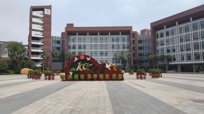 智龍“高中信息技術(shù)開發(fā)套裝”順利入駐瑞安市上海新紀(jì)元高級中學(xué)！